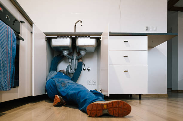 Professional Emergency Plumber technician working in Strasburg, PA